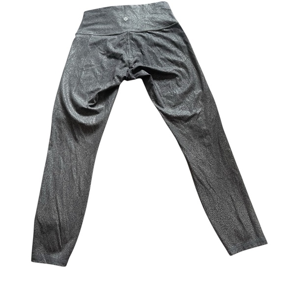 Lululemon Wunder Under Hi-Rise Tight 25’
Luminosity Foil Print Black Silver - Picture 10 of 10
